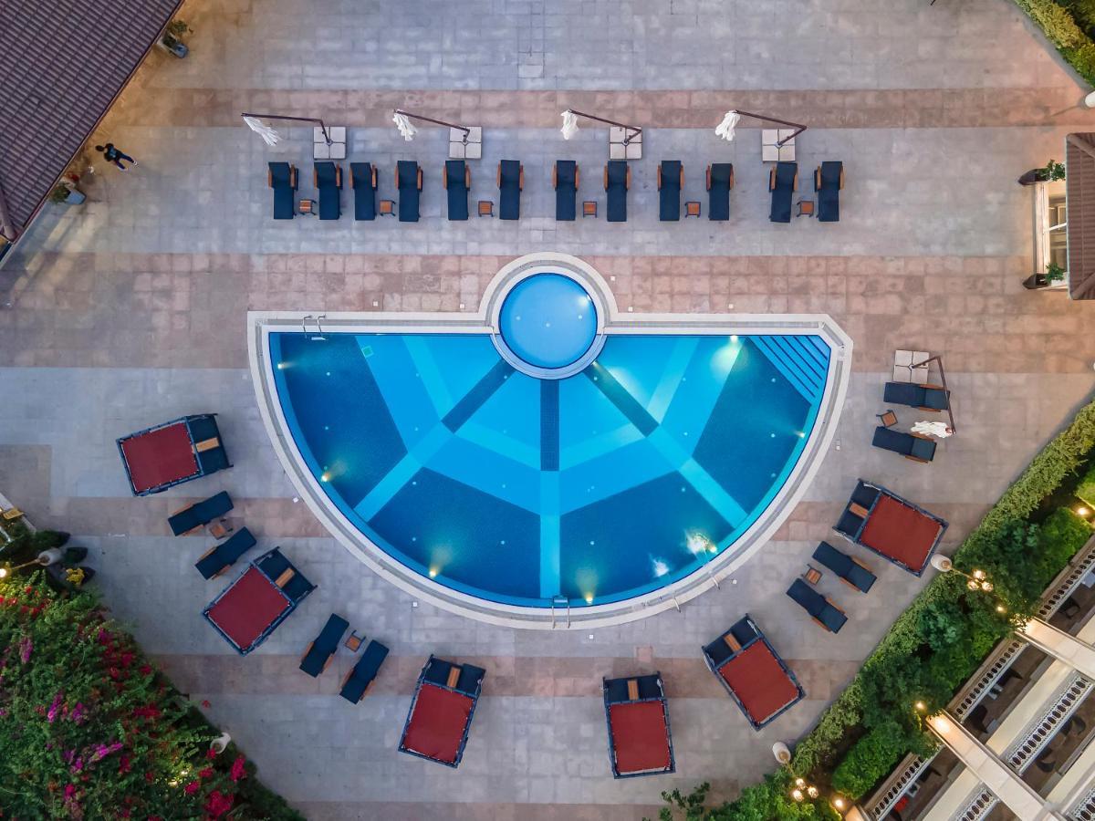 Savoy Hotel Spa & Casino Кирения Экстерьер фото Aerial view of the pool at the hotel