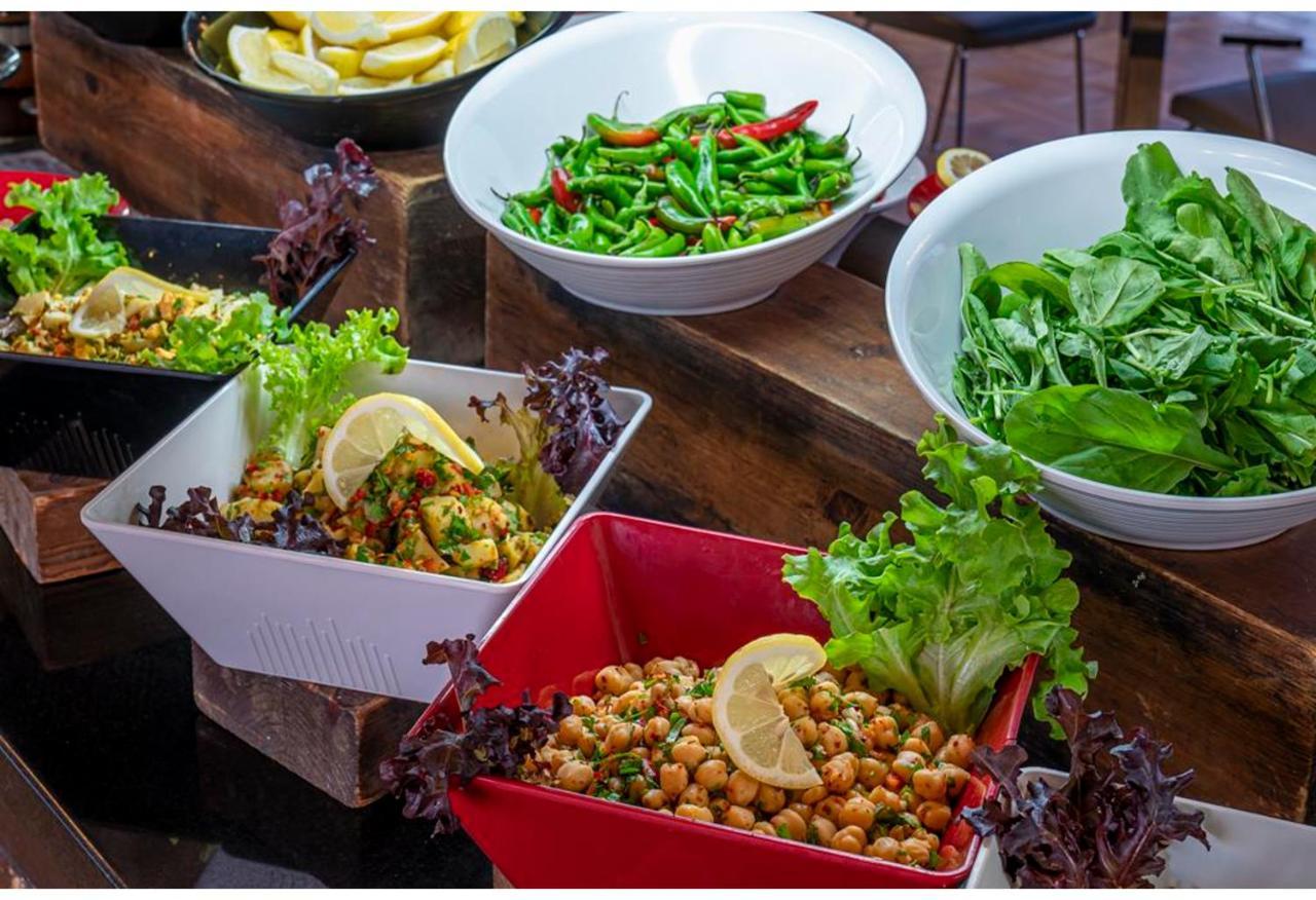 Savoy Hotel Spa & Casino Кирения Экстерьер фото Chickpeas and fresh salad