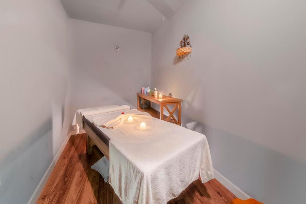 Savoy Hotel Spa & Casino Кирения Экстерьер фото Massage table
